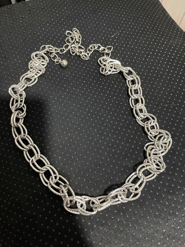 Big silver tone neckless - big,