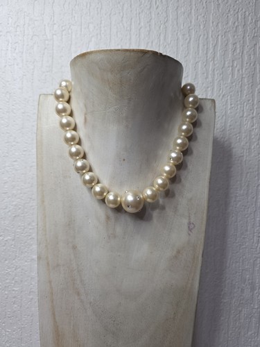 Striking vintage style - striking, vintage-style