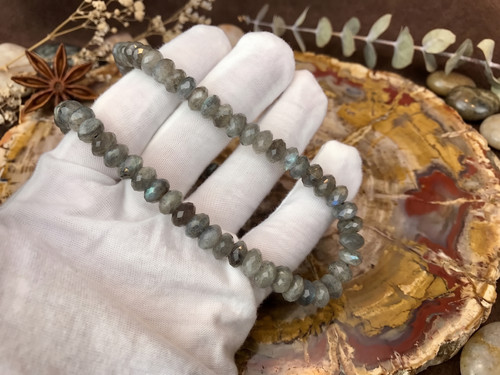 Blue flashy labradorite - flashy,